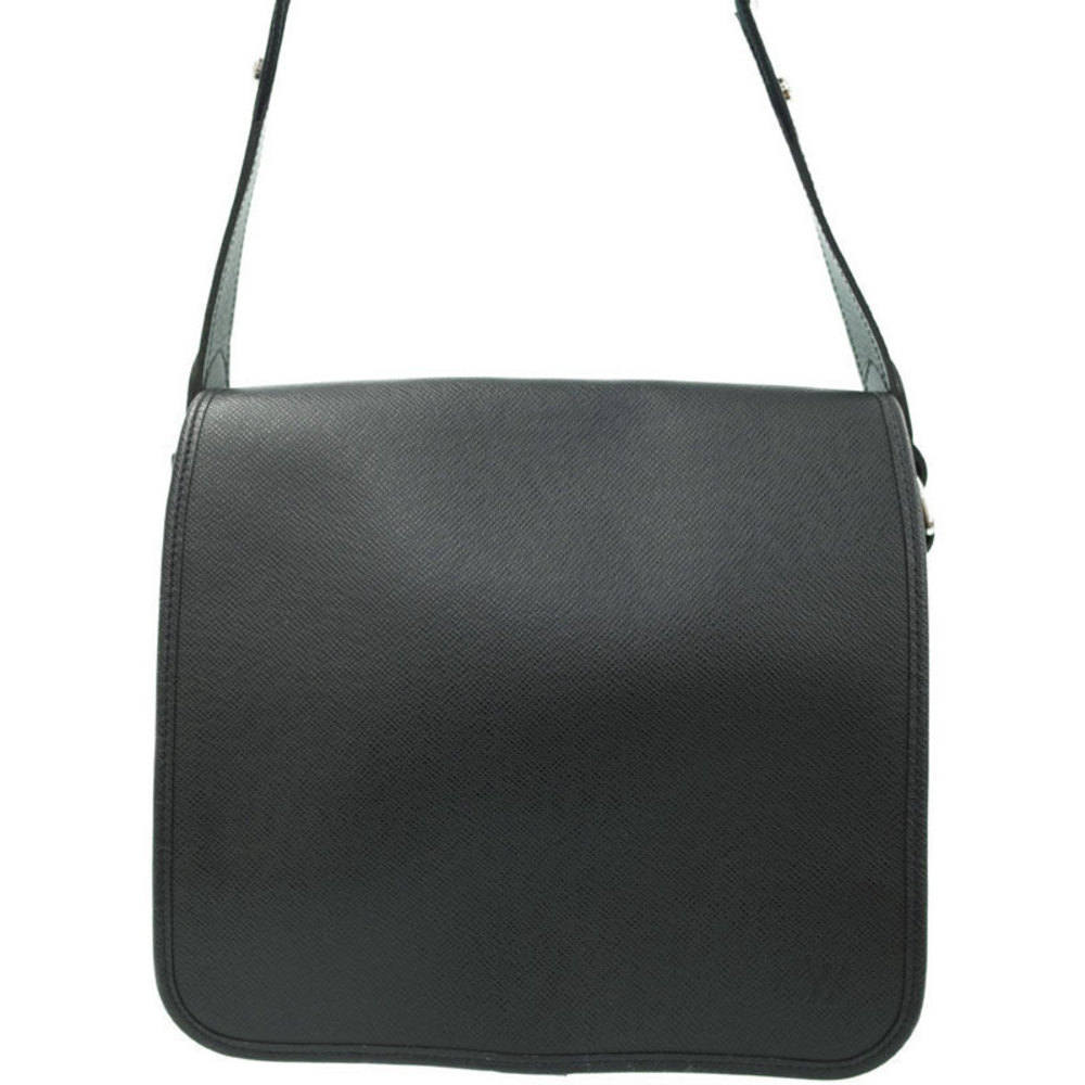 Louis Vuitton rei Bag Taiga Shoulder